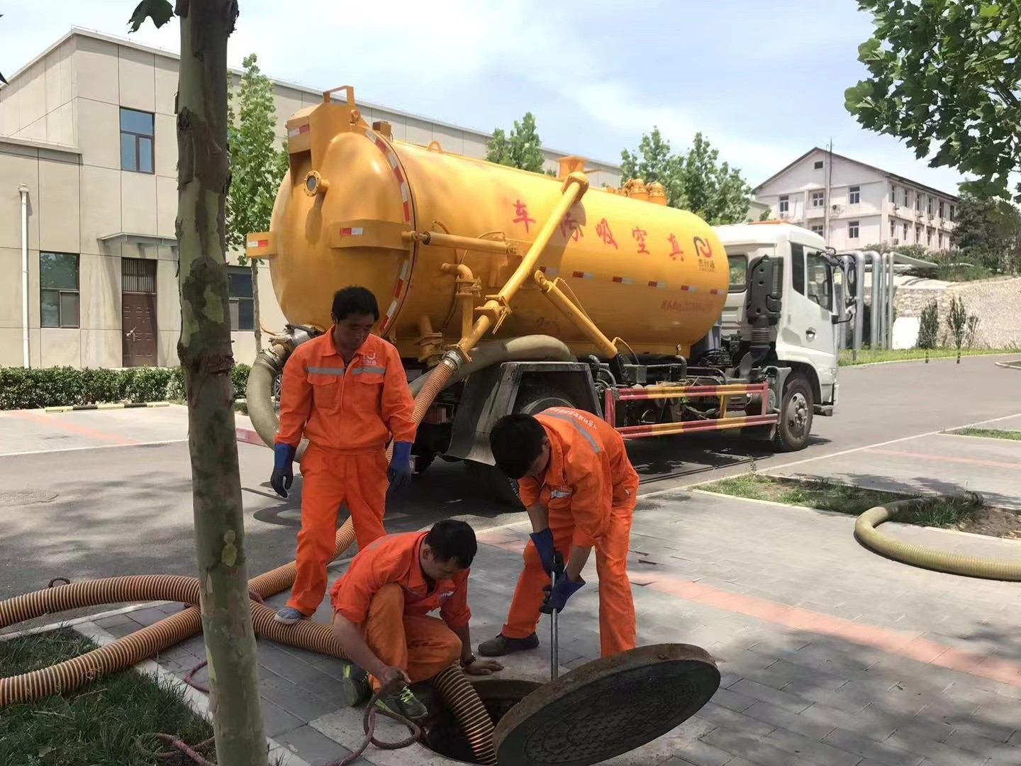 南岔化粪池清理与5-8吨吸粪车施工效率分析